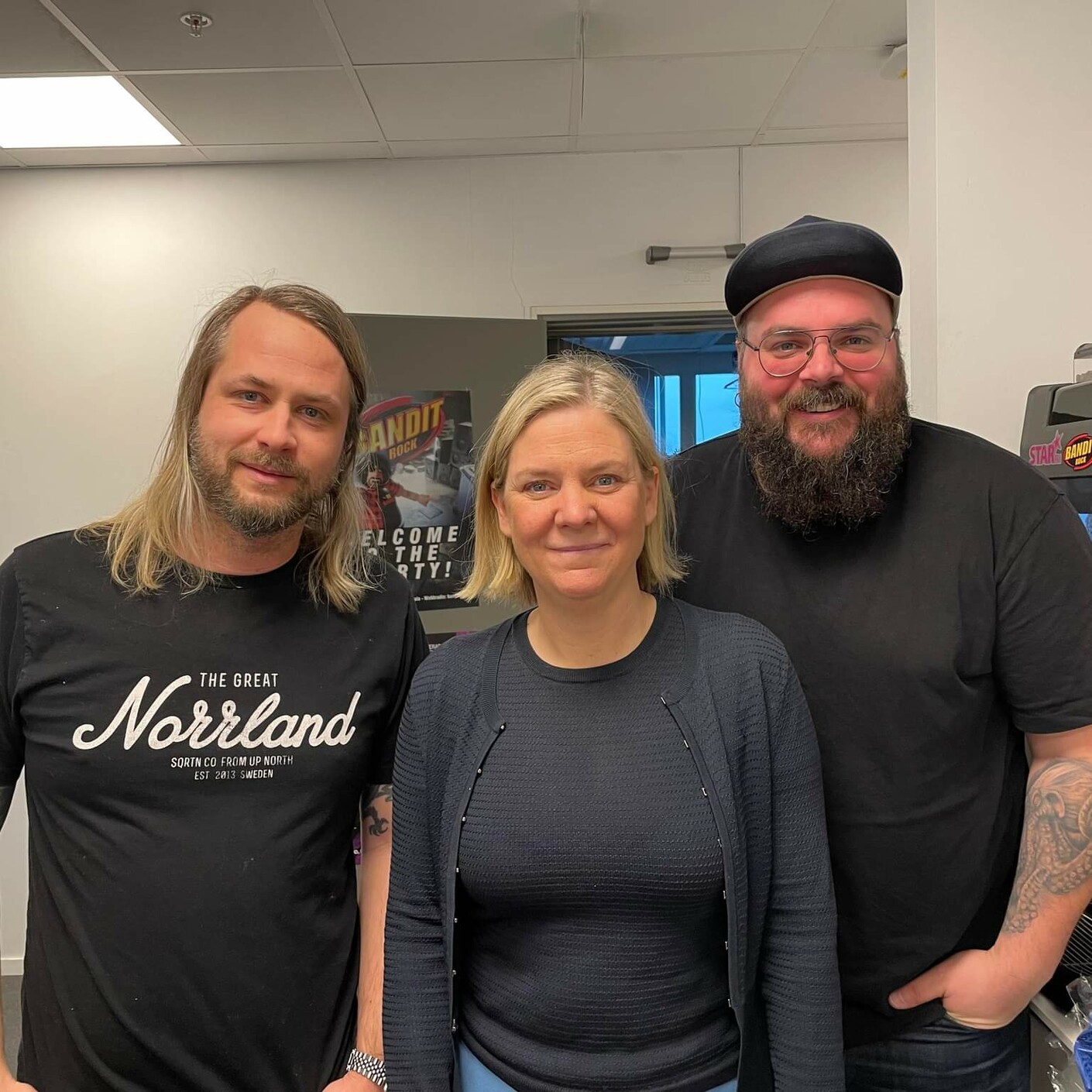 Statsministern Magdalena Andersson lyssnar på System of a Down!